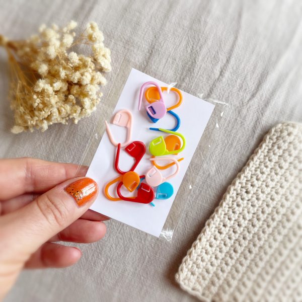 plastic stitch markers
