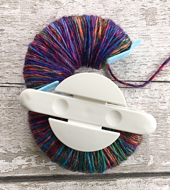 video tutorial: making pom poms