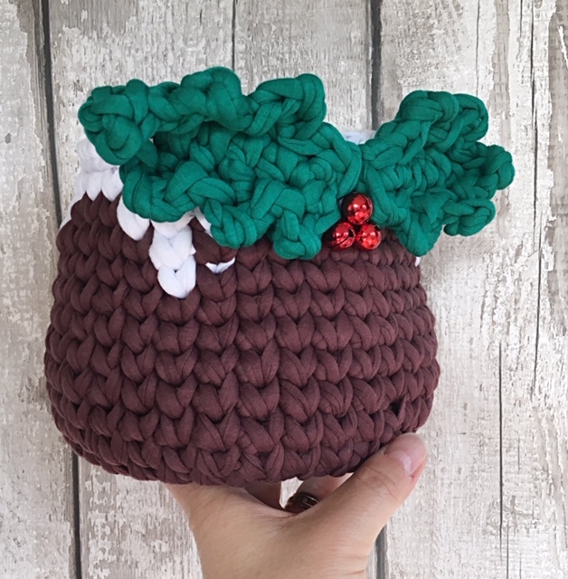 christmas pudding basket crochet kit