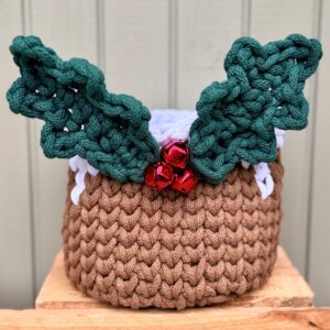 christmas pudding basket crochet kit