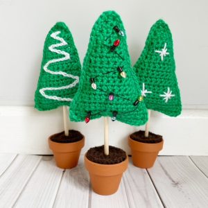 mini christmas trees crochet kit