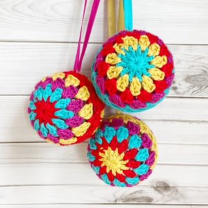 Cosy Christmas Baubles Crochet Kit