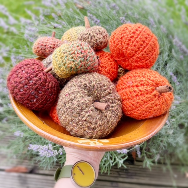 easy crochet pattern: autumn pumpkins
