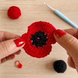 crochet pattern: remembrance poppy