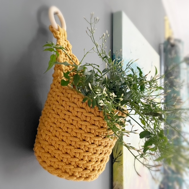 crochet pattern: hanging plant basket