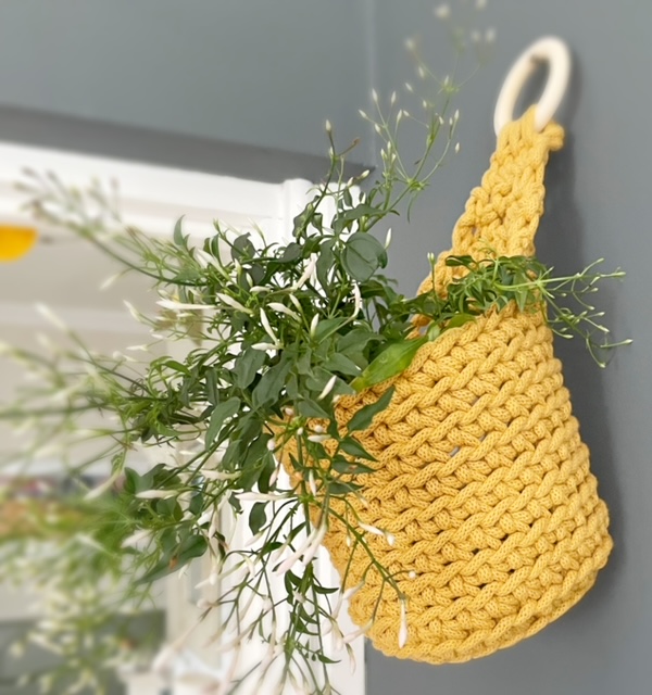 crochet pattern: hanging plant basket