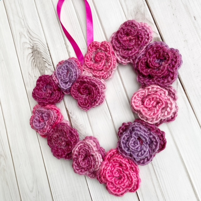 crochet pattern: rose heart wreath