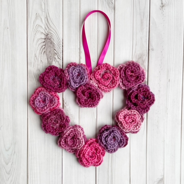 crochet pattern: rose heart wreath