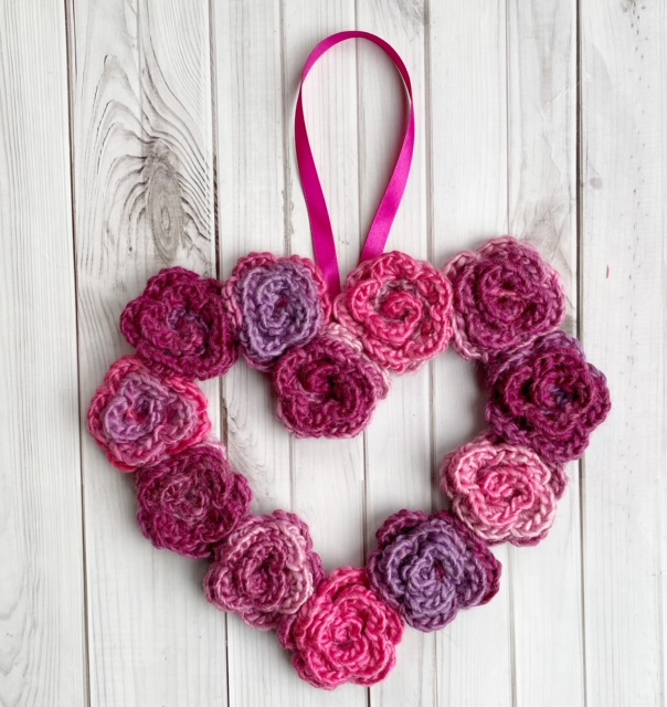 crochet pattern: rose heart wreath