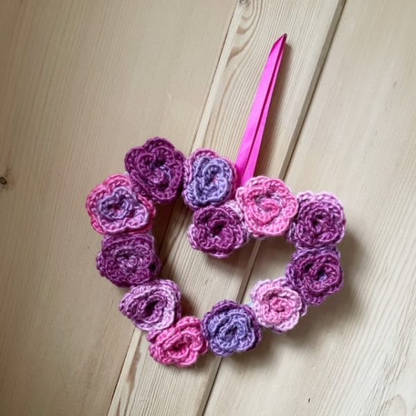crochet pattern: rose heart wreath
