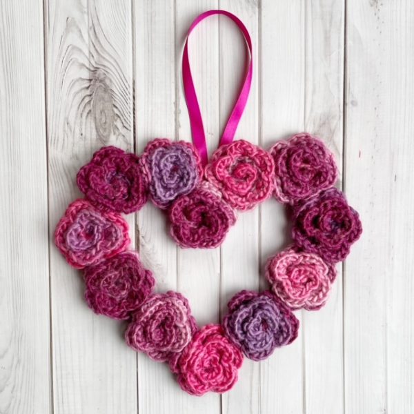 crochet pattern: rose heart wreath