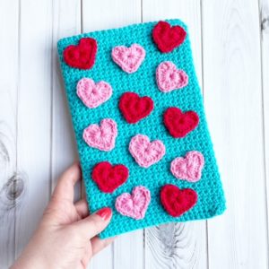crochet pattern: heart book cover