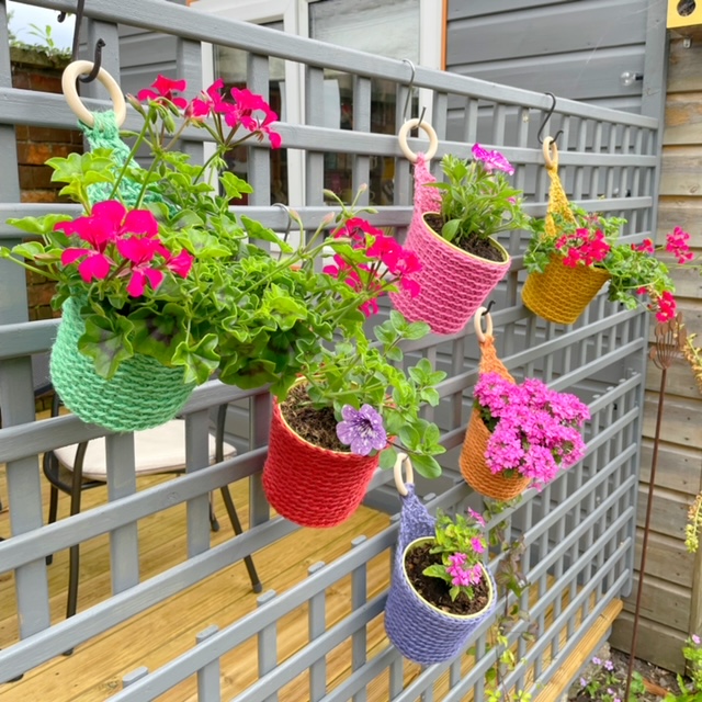 crochet pattern: outdoor hanging plant basket