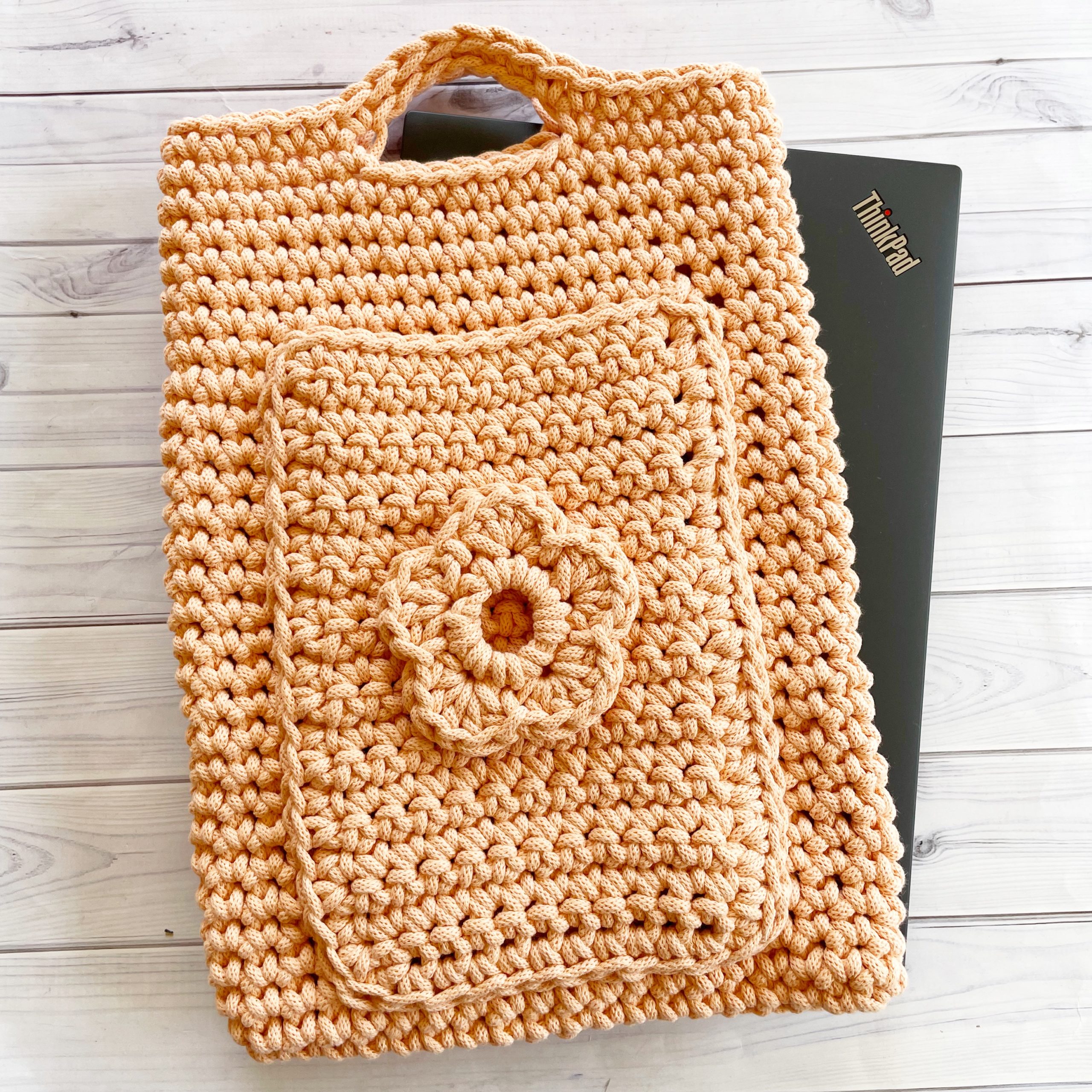 crochet pattern: easy crocheted laptop bag