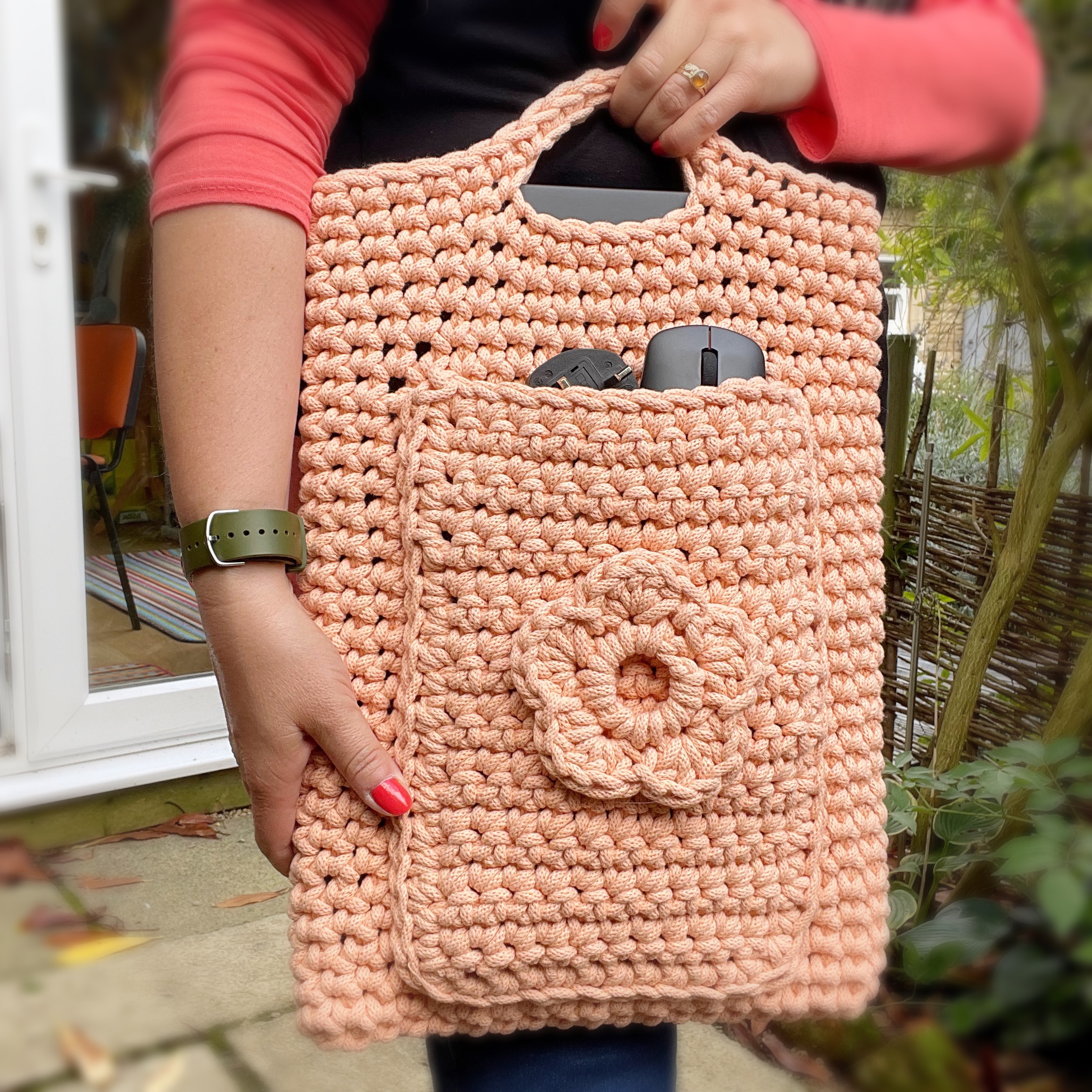 crochet pattern: easy crocheted laptop bag