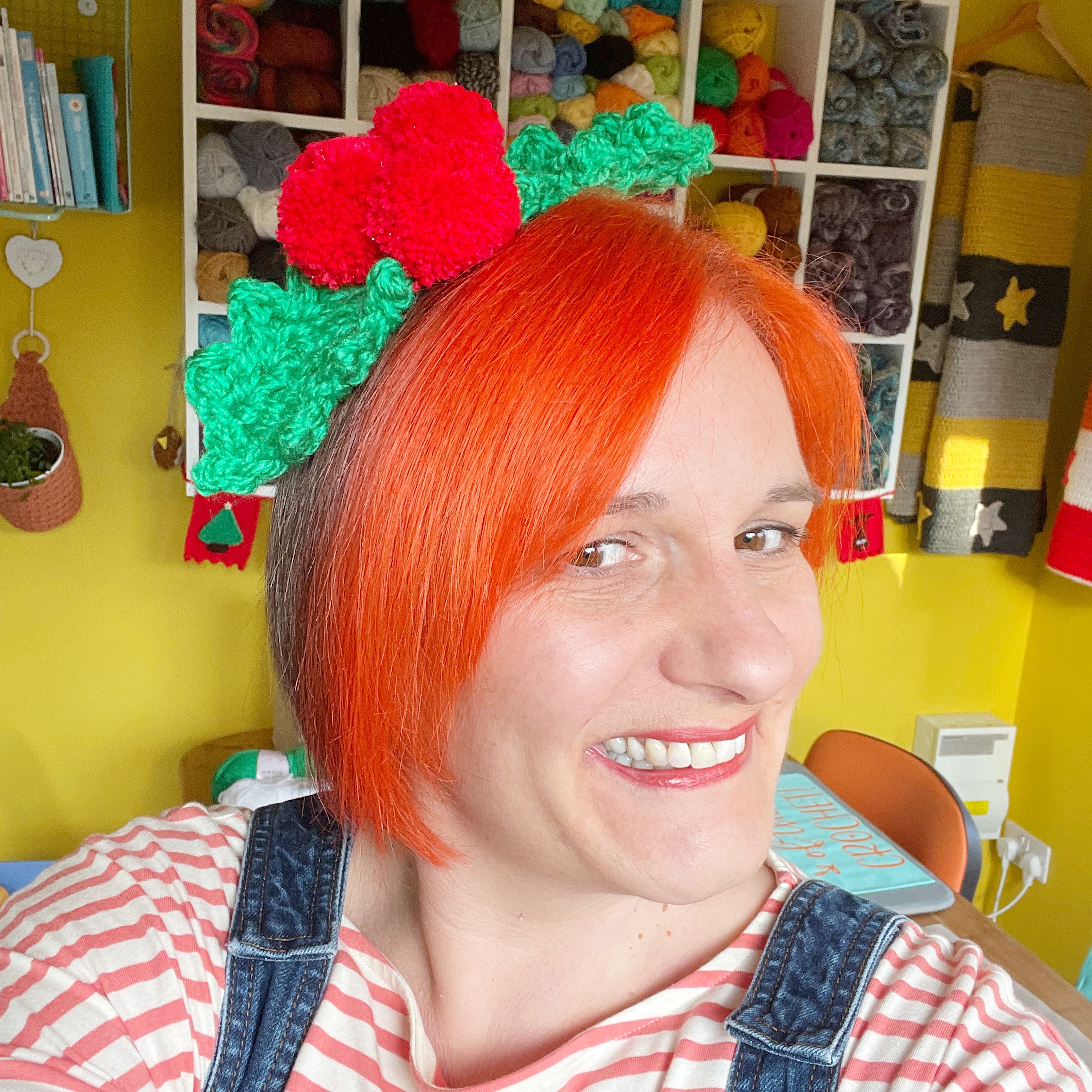 crochet pattern: jolly holly hairband