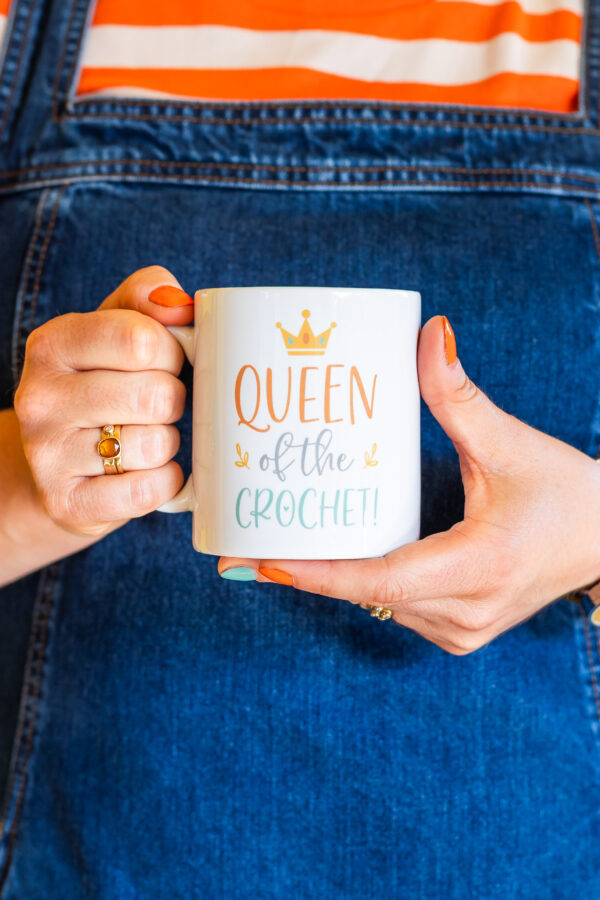 mugs for crocheters | gifts to buy someone who crochets!
