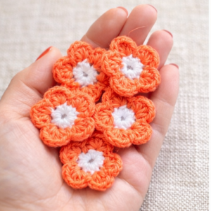 teeny tiny flower free crochet pattern