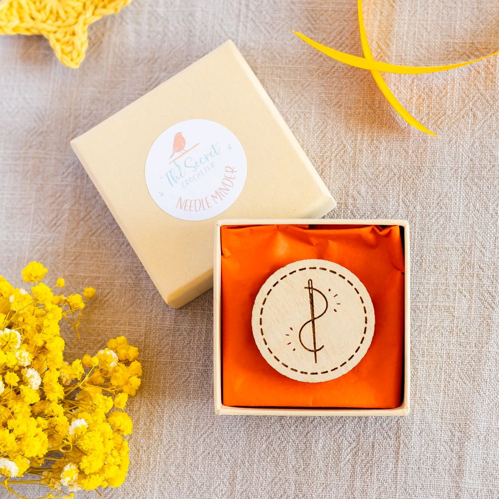 wooden needle minder – magnetic stitching accessory (4cm) circle