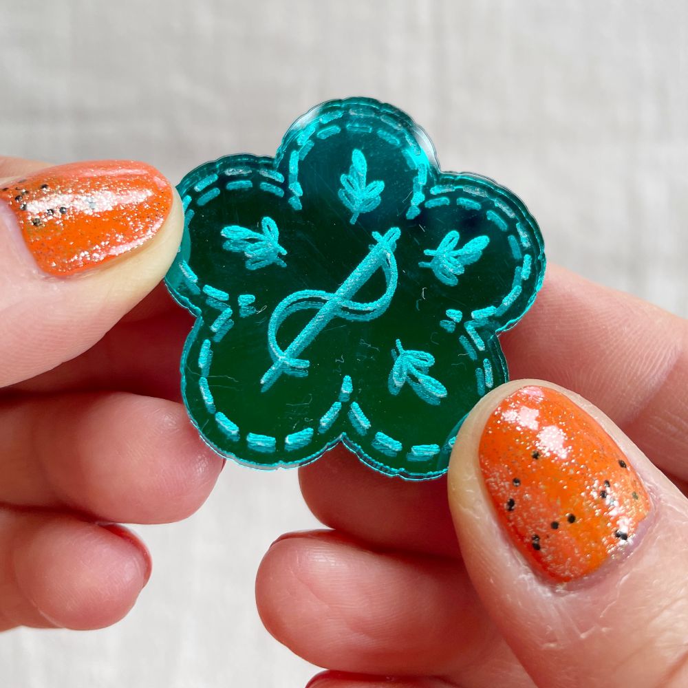 mirrored acrylic needle minder – magnetic stitching accessory (4cm) flower teal