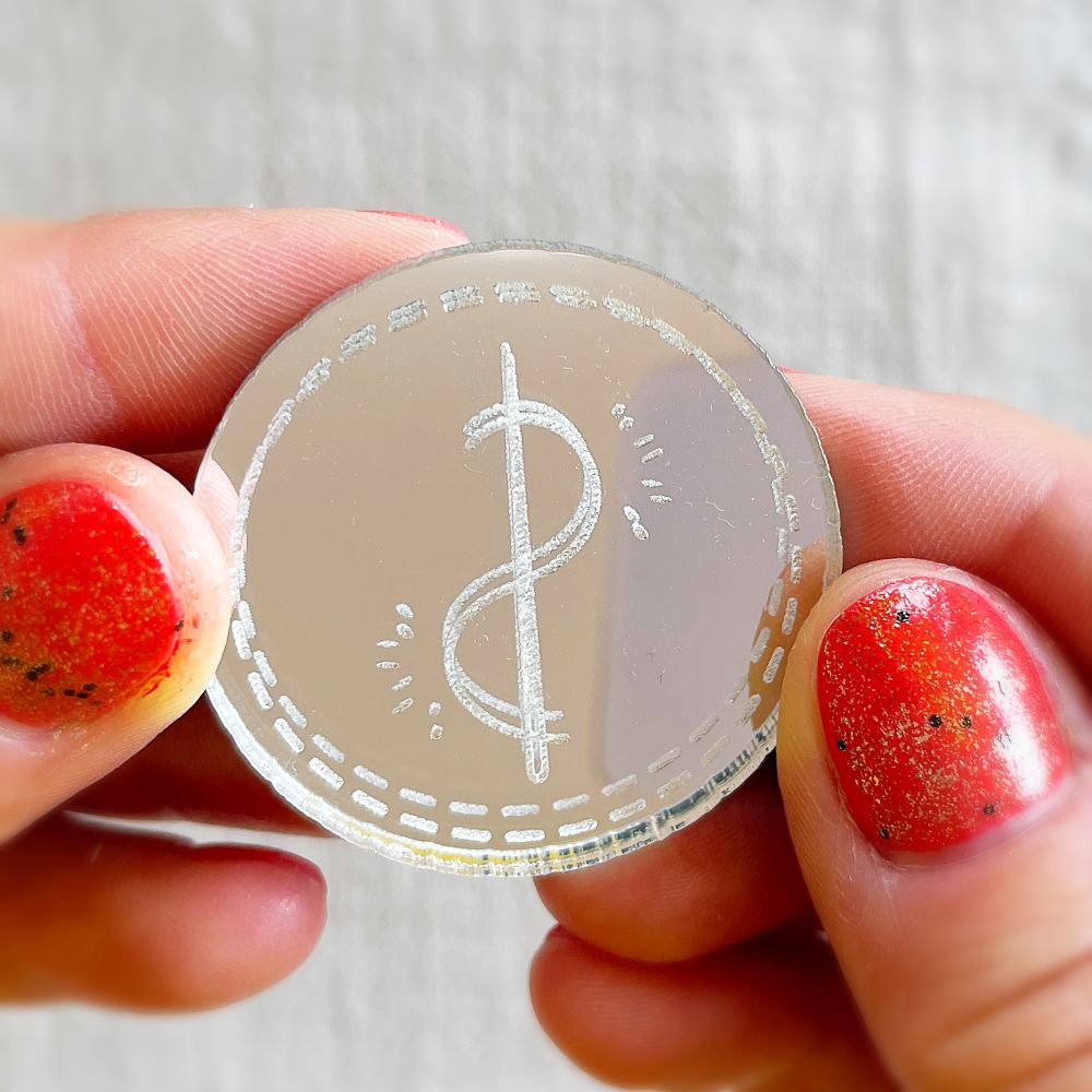 mirrored acrylic needle minder – magnetic stitching accessory (4cm) circle silver