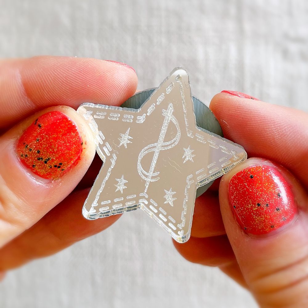 mirrored acrylic needle minder – magnetic stitching accessory (4cm) star silver