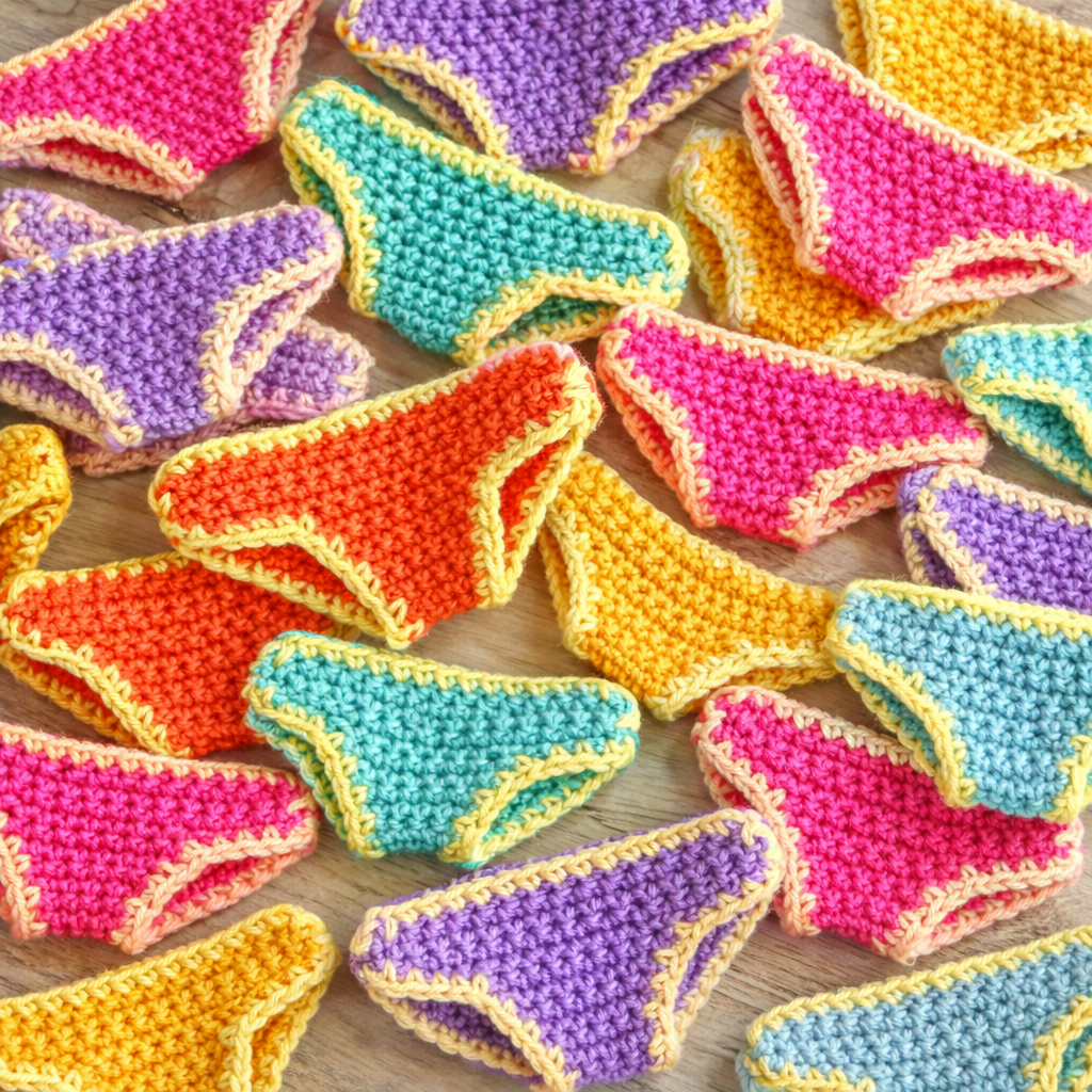 free mini knickers crochet pattern for smear awareness
